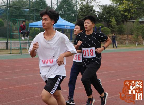 1500米长跑比赛(2)(杨凯:后二,弯道内侧)_副本