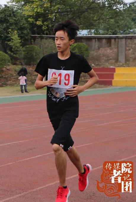李轶群同学长跑_副本2