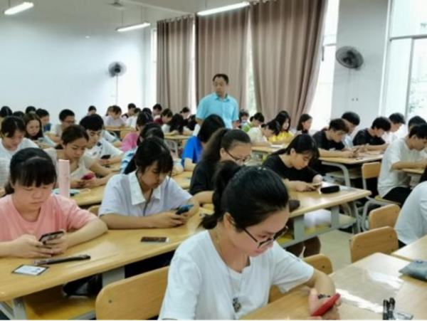 说明: https://www.gxljc.edu.cn/__local/0/AE/76/95E5A8077BE82164AF16DA30EDF_1612F60C_A7F4B.png